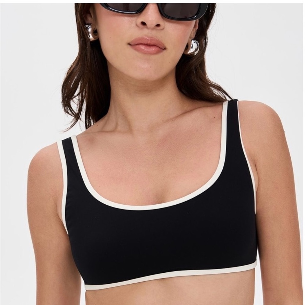Reformation
Vicky Bikini Top - Picture 1 of 2